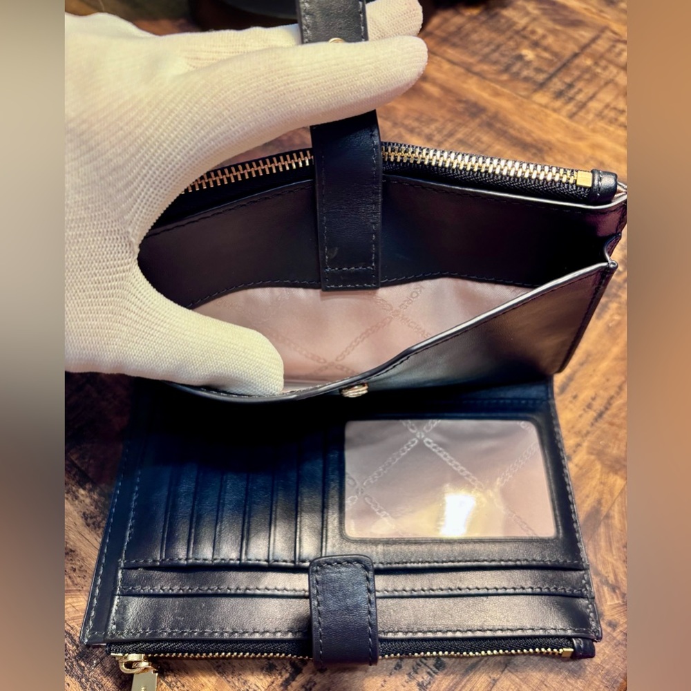 Authentic Michael Kors Wallet - image 5